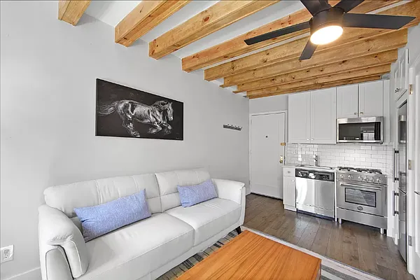 Sold by (Legacy) Elegran | media 2