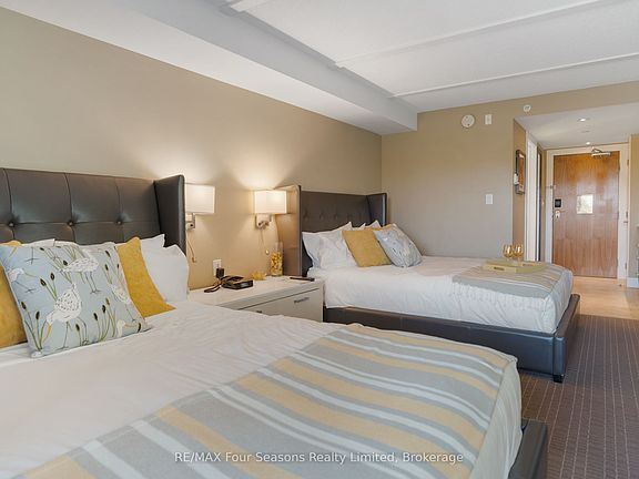 5th image of 9 Harbour St E #3411/3413