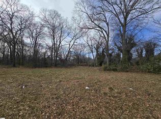 562 Hugh St, Spartanburg, SC 29301