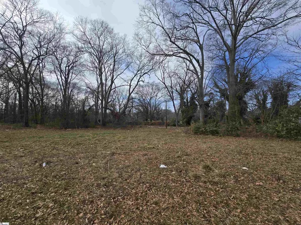 562 Hugh St, Spartanburg, SC 29301