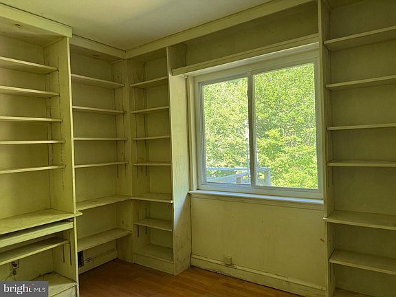 3rd image of 7028 Bradley Cir