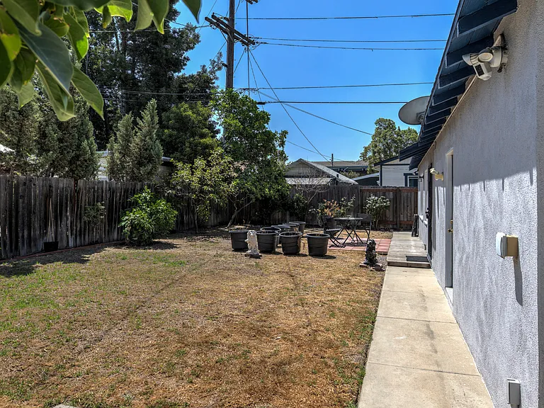 404 Hawthorne St #B — Photo 18