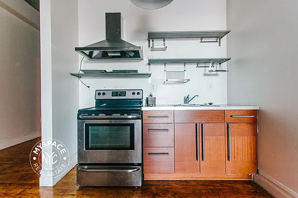 Rented by MySpaceNYC | media 24