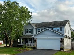 330 Indianwood Ln, West Chicago, IL