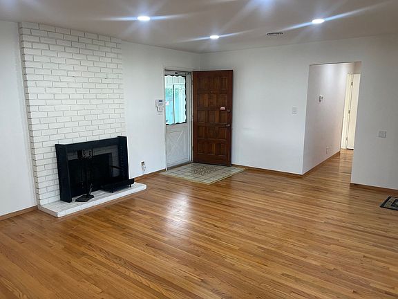 4th image of 1483 Merry Ln