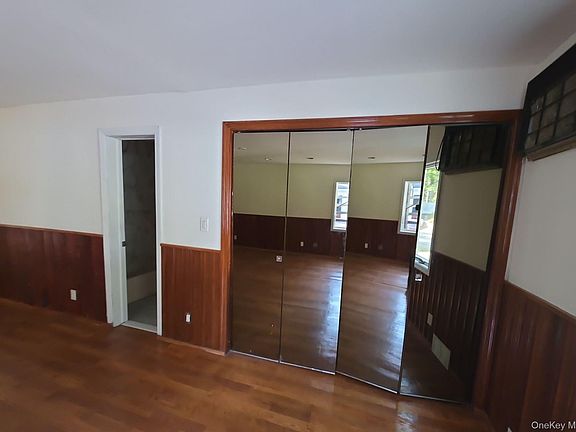 4th image of 549 Woodbury Road