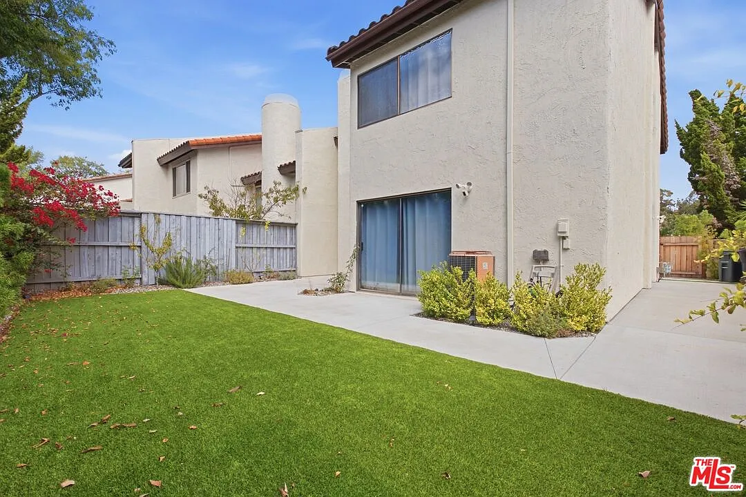 3 bed, 2.5 bath, 1925 sqft, $4,700 — Photo 4