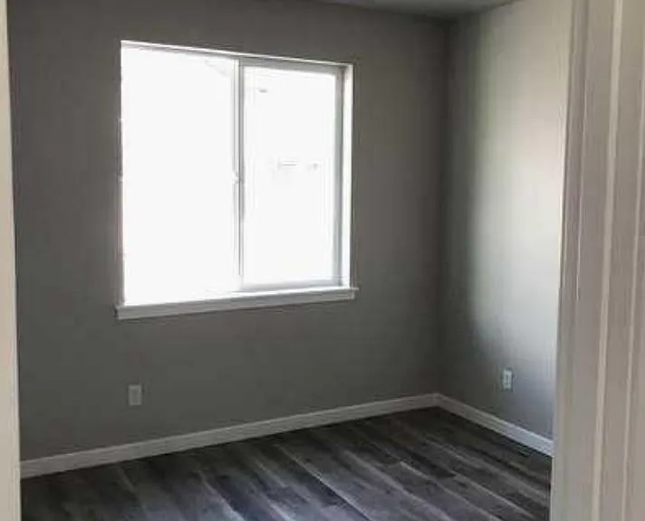 2325 & 2327 Herbert St — Photo 13