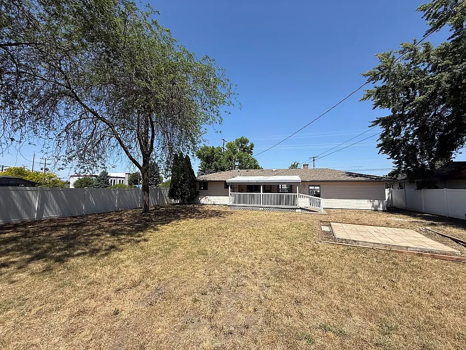 4 bed, 1.5 bath, 2126 sqft, $2,250 — Photo 3