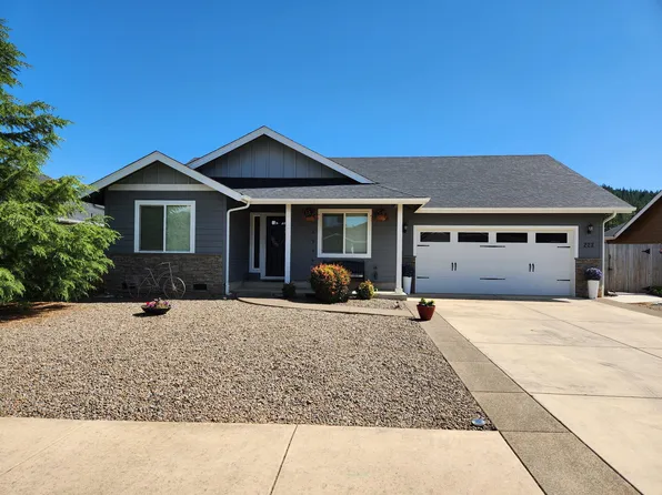223 Retirement Ln, Cave Junction, OR 97523