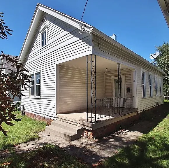 117 E Streicher St — Photo 1
