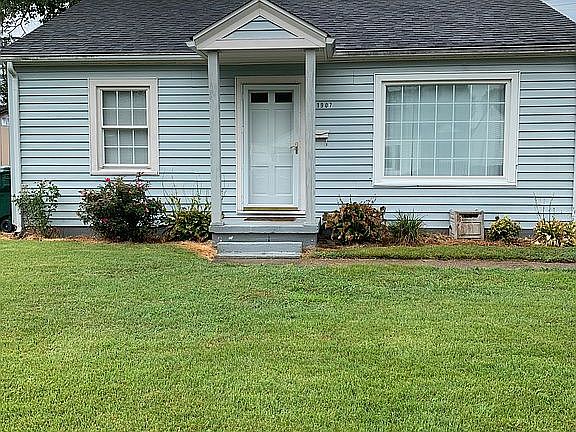2nd image of 1907 Chesterfield Dr