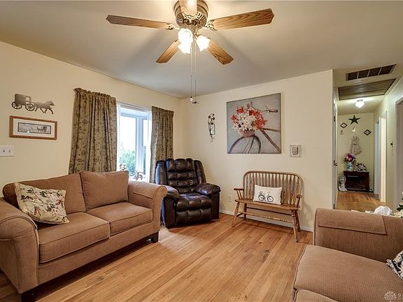 5th image of 303 Amsterdam Dr