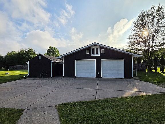 3rd image of 23319 Stanton Rd