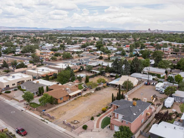 1314 Cherokee Rd NW, Albuquerque, NM 87107