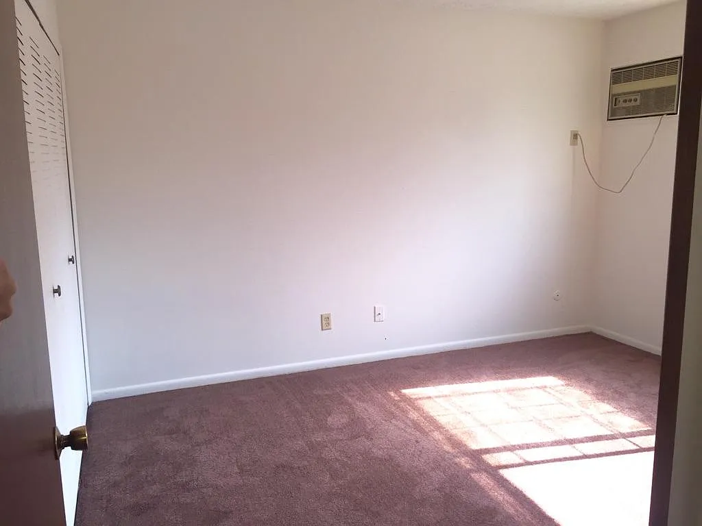 Oak Glen Apartments — Photo 3