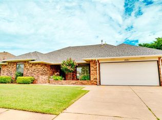 1821 E Main St, Moore, OK 73160
