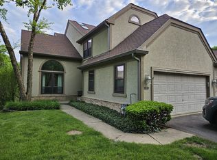 121 Chatsworth Cir, Schaumburg, IL 60194