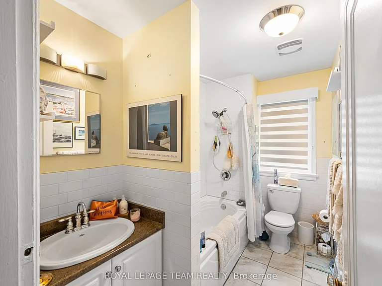 447 Holland Ave #1 — Photo 16