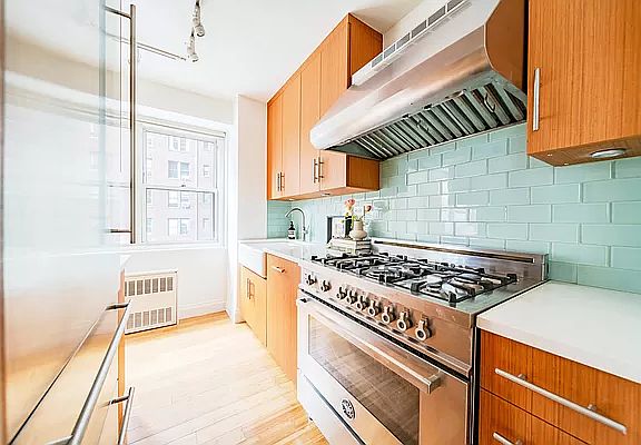 4th image of 400 E 54th St APT 4C