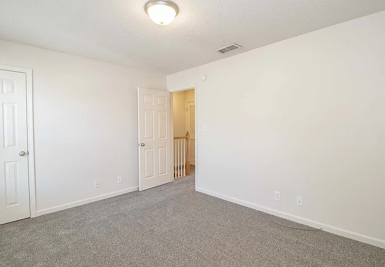 299 Raleigh Dr — Photo 9