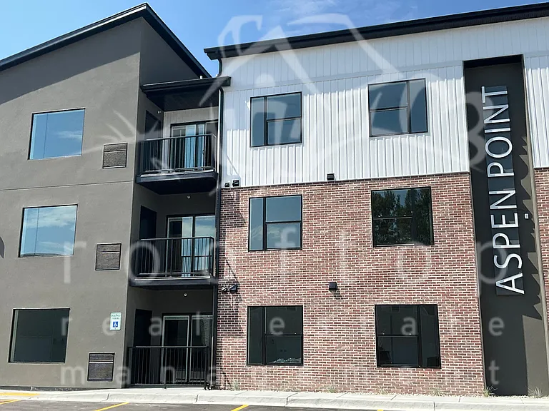 796 E Sunnyside Rd #101 — Photo 1