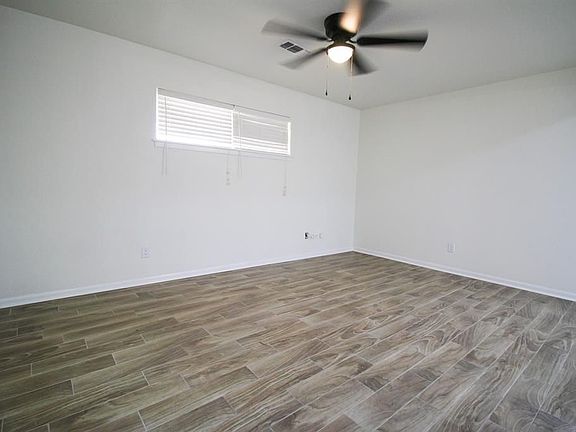 3rd image of 1219 Crestmont Dr