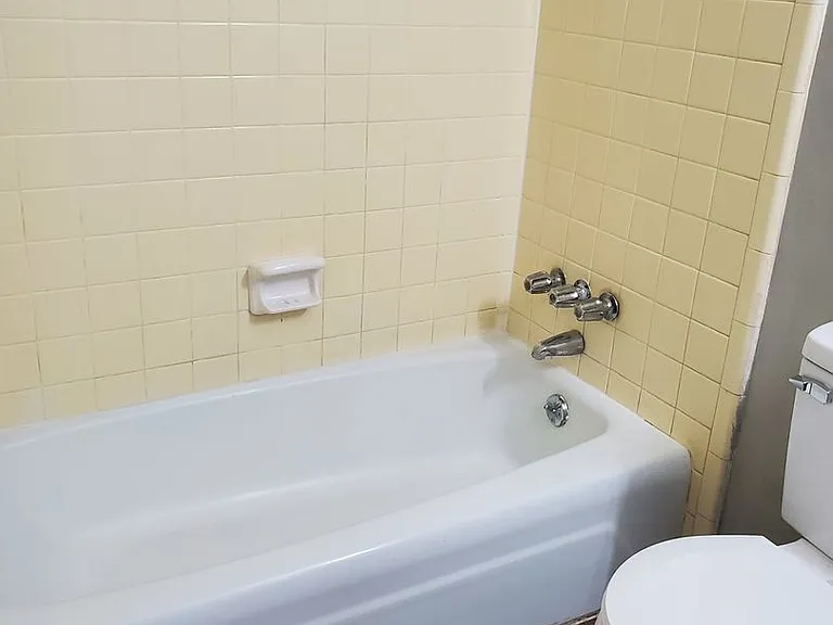 Dixon Manor Apartments — Photo 7