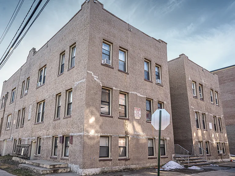 1105 Charles St #1E — Photo 1