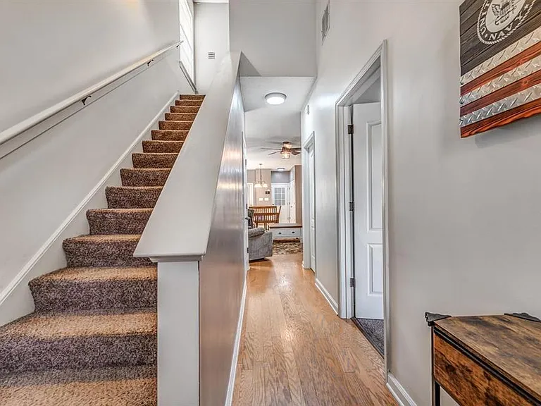 10222 Sterling Ridge Dr — Photo 3