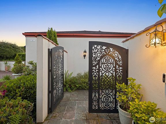 4th image of 812 S Marine Hills Way
