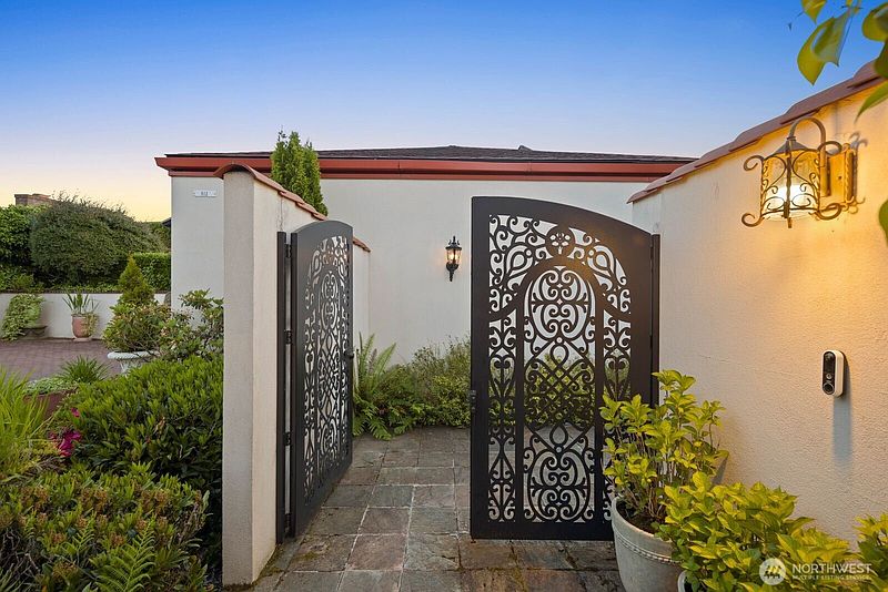 4th image of 812 S Marine Hills Way