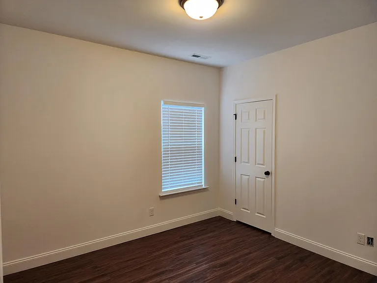 1090 Kinsey Dr — Photo 6