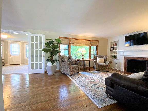 2nd image of 30 Bondcroft Dr