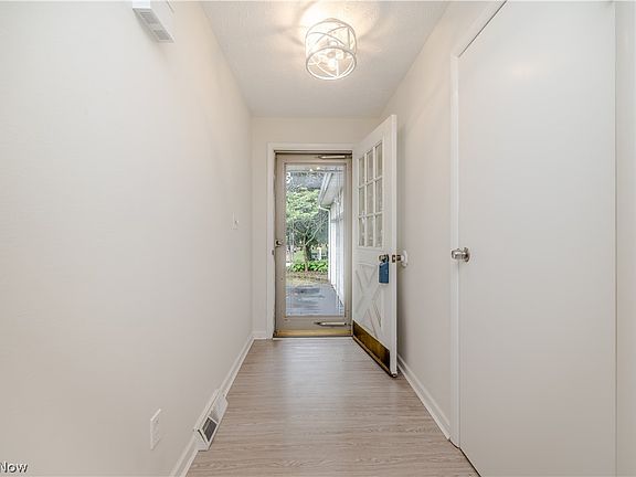 5th image of 106 Stoney Creek Ct