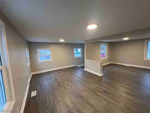 3rd image of 342 Stanley Ave