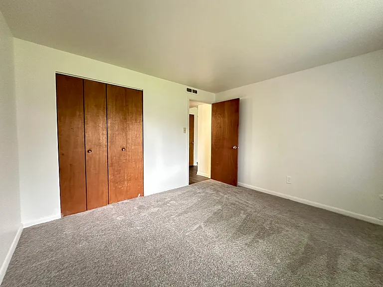 Edgewood Apartments — Photo 37