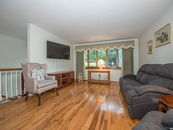 3rd image of 19 Broadview Ave