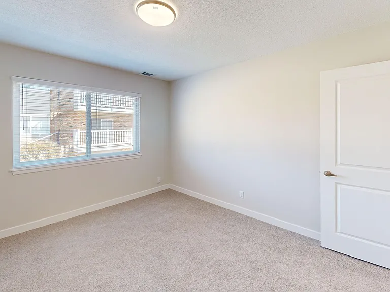 1515 W Kirby Ave — Photo 11