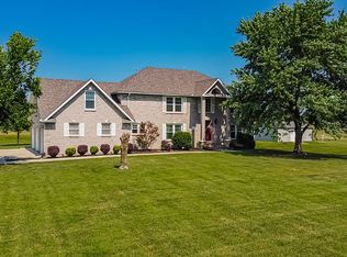 19647 Tonganoxie Dr, Tonganoxie, KS 66086