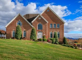 100 Surrey Ln, Johnson City, TN 37604