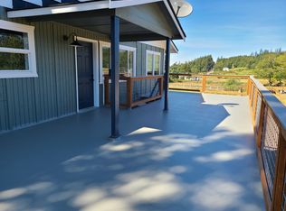 1190 Arrowhead Rd UNIT B, Camano Island, WA 98282