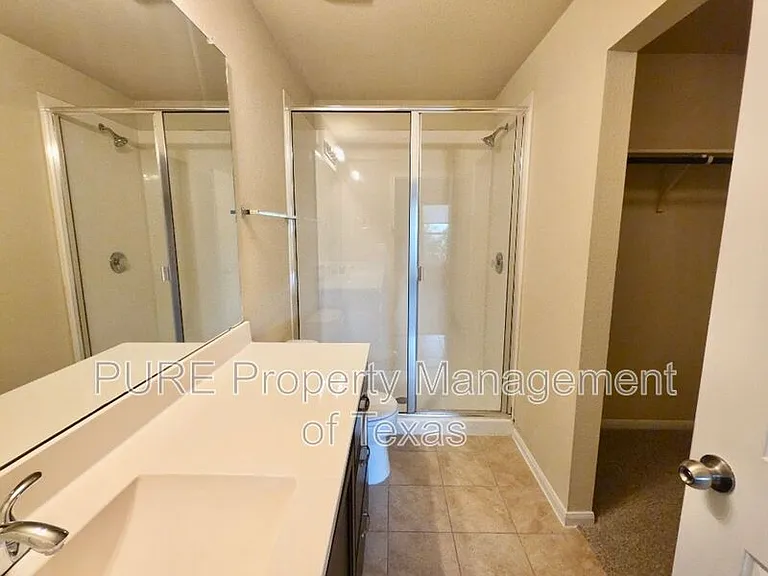 433 Moulins Ln — Photo 10