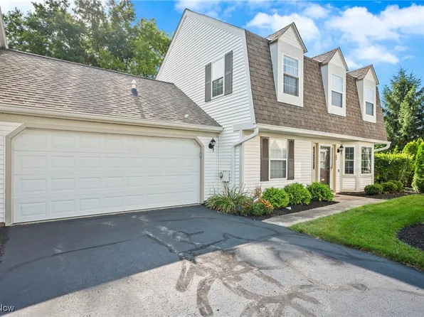 22 Hudson Commons Dr, Hudson, OH 44236