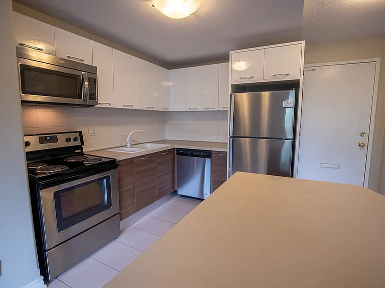 375 Scott St — Photo 15