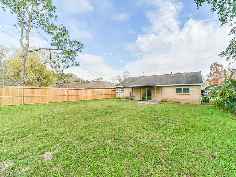 504 Avondale Ln — Photo 16