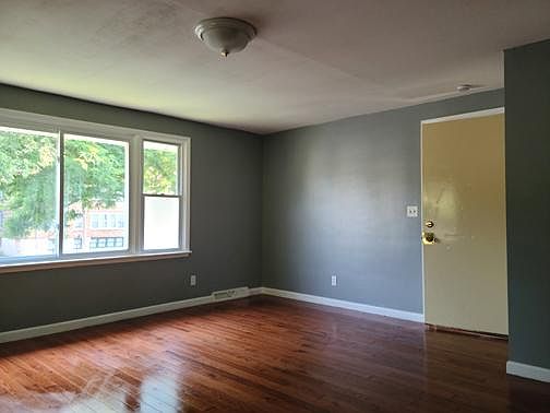 1st image of 402 Stolp Ave #402