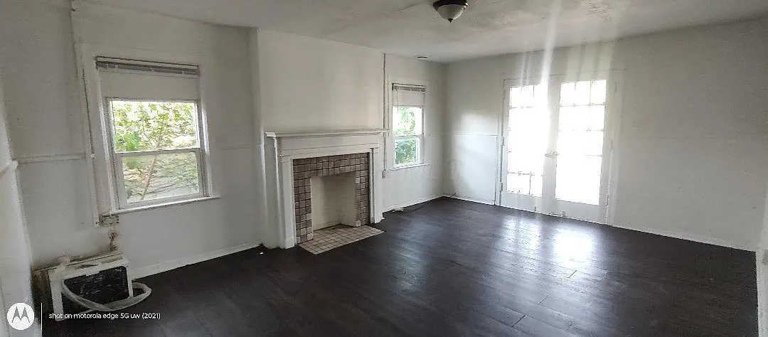 2 bed, 1.0 bath, 1100 sqft, $990 — Photo 2