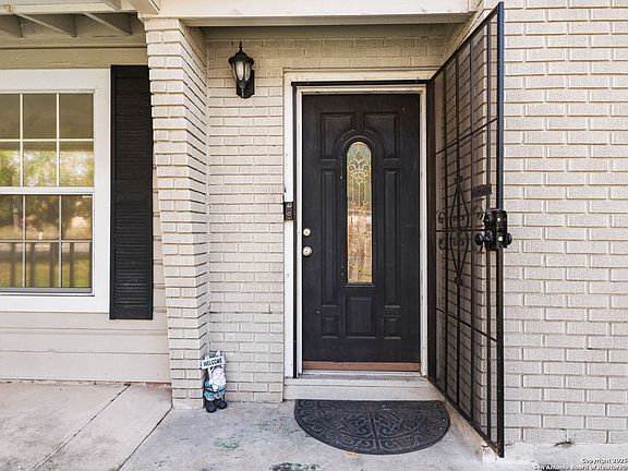 3rd image of 4726 LYCEUM DR