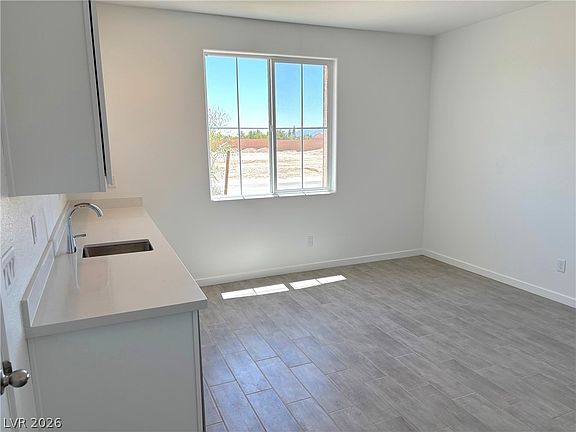 4th image of 5712 E Badlands Ln